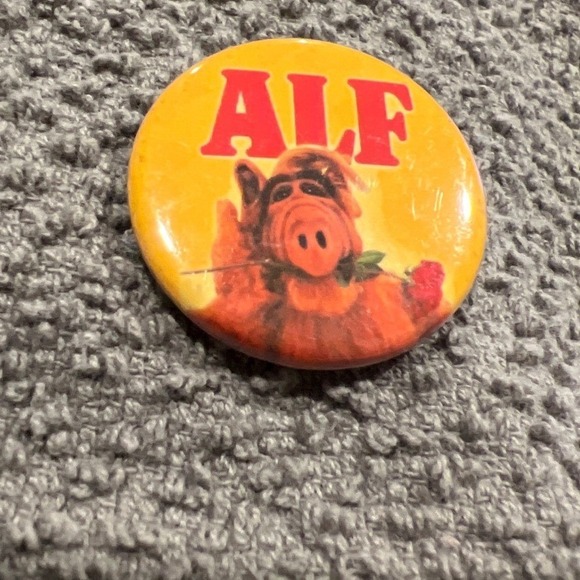 Jewelry - Vintage ALF Pinback Button 80s TV Show Memorabilia Alien Life Form Rose Yellow
